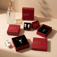 Coffret à bijoux rouge bordeaux personnalisé avec logo, slogan « Que la joie soit avec vous », emballage cadeau en carton rigide pour alliance et collier de mariage