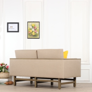 El sofá Ardena presenta un diseño moderno con artesanía en madera maciza que ofrece un cómodo asiento doble que eleva la sala de estar. - Product Image 5