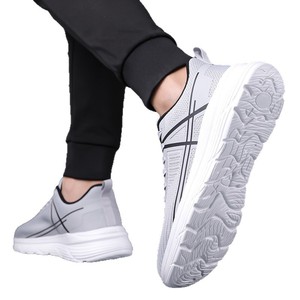 รองเท้าวิ่งตาข่ายแบบ unisex สำหรับฤดูร้อน น้ำหนักเบา ระบายอากาศได้ดี พื้นรองเท้าด้านนอกทำจากยาง พื้นรองเท้าชั้นกลางทำจาก EVA รองเท้ากีฬาใส่สบาย - Product Image 5