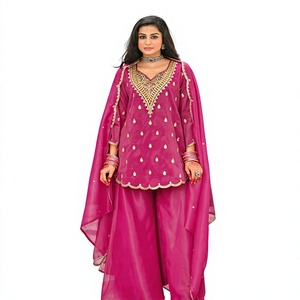 Conjunto Sharara de Seda Estilo Pakistaní de Moda con Bordado Intenso en el Escote, Kurti Corto y Pantalón Palazzo, Ideal para Bodas Indias y Fiestas Étnicas - Product Image 1