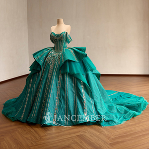 ชุดราตรีสีเขียวมรกตสำหรับงาน Quinceanera รุ่น Rsm261094 ทรงคอร์เซ็ทประดับด้วยลายปักสีทอง กระโปรงทรง Pannier พร้อมชายกระโปรงสั้น เหมาะสำหรับงานปาร์ตี้ ดีไซน์ Sweetheart - Product Image 5