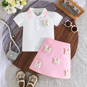 ชุดเซ็ตสองชิ้นน่ารักหรูหราสำหรับเด็กผู้หญิง เสื้อตุ๊กตากระต่ายลายทางปกเสื้อ และกระโปรงสั้นลำลอง เสื้อผ้าเด็ก - Product Image 1