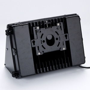 Applique murale extérieure LED 80W à intensité variable avec couvercle en PC pour garage, tunnel et avant-toit - Product Image 2