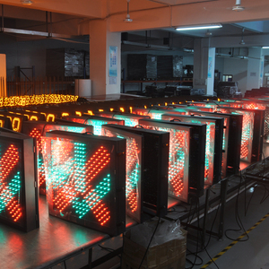 Dẫn dấu hiệu biến x và xuống mũi tên kiểm soát làn đường giao thông đường bộ bảng đỏ chữ thập mũi tên xanh - Product Image 2