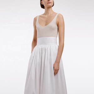 Jupe longue taille haute en satin de coton avec détails de <span class=keywords><strong>trapunto</strong></span> sur toute la ceinture et l'ourlet inférieur froncé, jupe midi - Product Image 2
