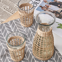 Vente en gros de tasses à lait en verre tressé en rotin vintage faites à la main, avec porte-gobelet en rotin