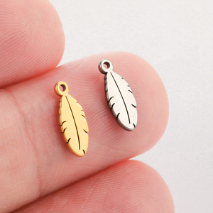 <span class=keywords><strong>Mini</strong></span> 18K plaqué or en acier inoxydable plume pendentif à breloques Style mignon bijoux à bricoler soi-même faisant des fournitures pour collier et Bracelets - Product Image 3