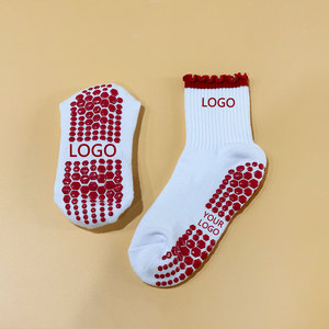 Chất Lượng Cao Cấp Logo Cotton Phụ Nữ Grip Vớ Thể Thao Thể Thao Ruffle Thêu Vớ Thương Hiệu Tùy Chỉnh Yoga Pilates Vớ - Product Image 5