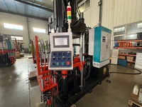 Máquina de Moldeo por Inyección Vertical SM-200A PLC 2000KN para la Fabricación Personalizada de Bujes, Juntas Tóricas y Juntas de Goma