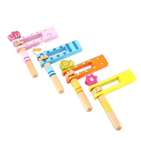 Jouets promotionnels en bois écologiques pour enfants, personnalisables, en forme d'animaux de dessin animé colorés, avec son, type claquettes et hochets