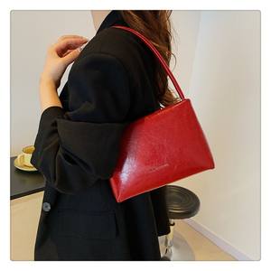 Elegante y versátil bolso plateado para axilas, bandolera de hombro con diseño de nicho para mujer - Product Image 1