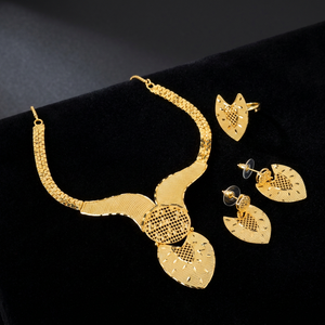 Collares de microformación de oro, joyería de moda tradicional y para ocasiones especiales para mujer, cobre y latón chapado en oro laminado - Product Image 1