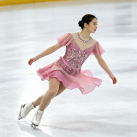 Robe de patinage artistique rose à manches volantées, en tissu maillé avec strass pour enfants et adultes, pour compétitions et spectacles sur glace