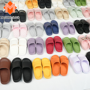 Lot de chaussures en gros, assortiment mixte, surplus d'usine, importateurs pour les marchés d'Amérique centrale, d'Amérique du Sud, d'Asie du Sud-Est et d'Afrique - Product Image 1