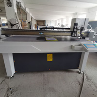 Machine de découpe laser automatique pour la fabrication de chaussures, vente chaude, fabrication industrielle, prise en charge de l'IA, refroidissement par eau, 4 axes, haute sécurité, compatible avec le caoutchouc
