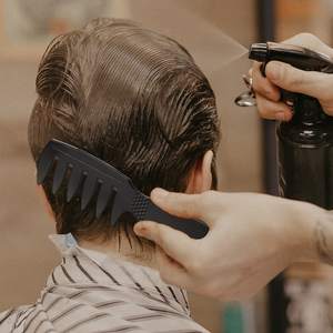 Lot d'accessoires de barbier en gros : Peigne <span class=keywords><strong>afro</strong></span>, brosses double face, peigne à queue pour coiffure texturée et peigne pour cheveux mouillés ou coiffés à l'huile - Product Image 6