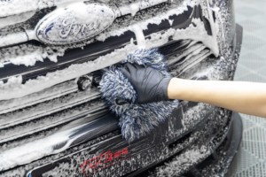 Gant de lavage de voiture en microfibre OEM 850 GSM double face avec poignée de pouce, super absorbant, prix usine - Product Image 2