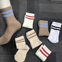 Chaussettes en coton personnalisées du fabricant de marque pour bébés filles tout-petits et hommes avec éléments athlétiques sportifs