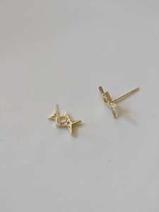 Nouveauté 2025 – Boucles d'oreilles mini étoiles brillantes en moissanite, élégantes et tendance, en or 9 carats, clous fins certifiés IGI, hypoallergéniques, vente en gros - Product Image 6