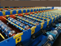 Machine de fabrication de tôles de toiture en acier coloré à grande vitesse, ligne de production de tôles de fer entièrement automatique