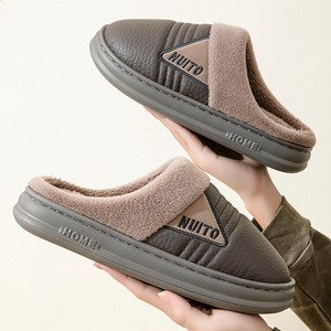 Pantofole da <span class=keywords><strong>casa</strong></span> invernali da <span class=keywords><strong>uomo</strong></span> in morbida <span class=keywords><strong>pelle</strong></span> antiscivolo EVA con fondo felpato sandali da <span class=keywords><strong>uomo</strong></span> - Product Image 4