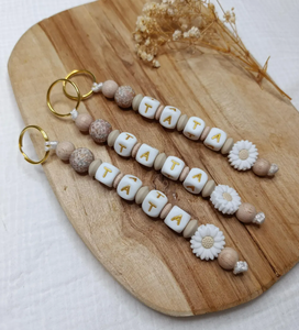 Porte-clés personnalisé en <span class=keywords><strong>bois</strong></span> avec perles en silicone, étiquette personnalisée, porte-clés avec nom ou mots, marguerite, porte-clés pour enseignant, cadeau à offrir à maman - Product Image 4