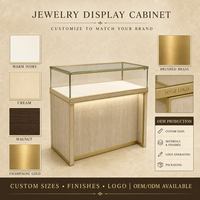 Maßgefertigte Steinverkleidung Goldener Metallrahmen Schmuck-Vitrine LED-Beleuchtung Glas-Top-Schaukasten Halsketten-Shop Großhandel Einkaufszentrum