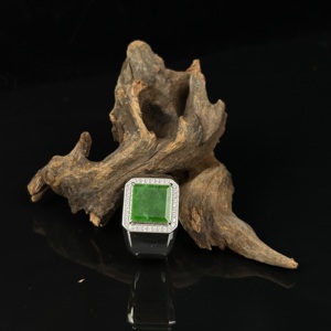 Ensemble de jadeite birmane naturelle de qualité A serti dans <span class=keywords><strong>une</strong></span> bague en argent sterling 925, <span class=keywords><strong>une</strong></span> bague carrée pour homme qui dégage un style composé et sophistiqué - Product Image 4