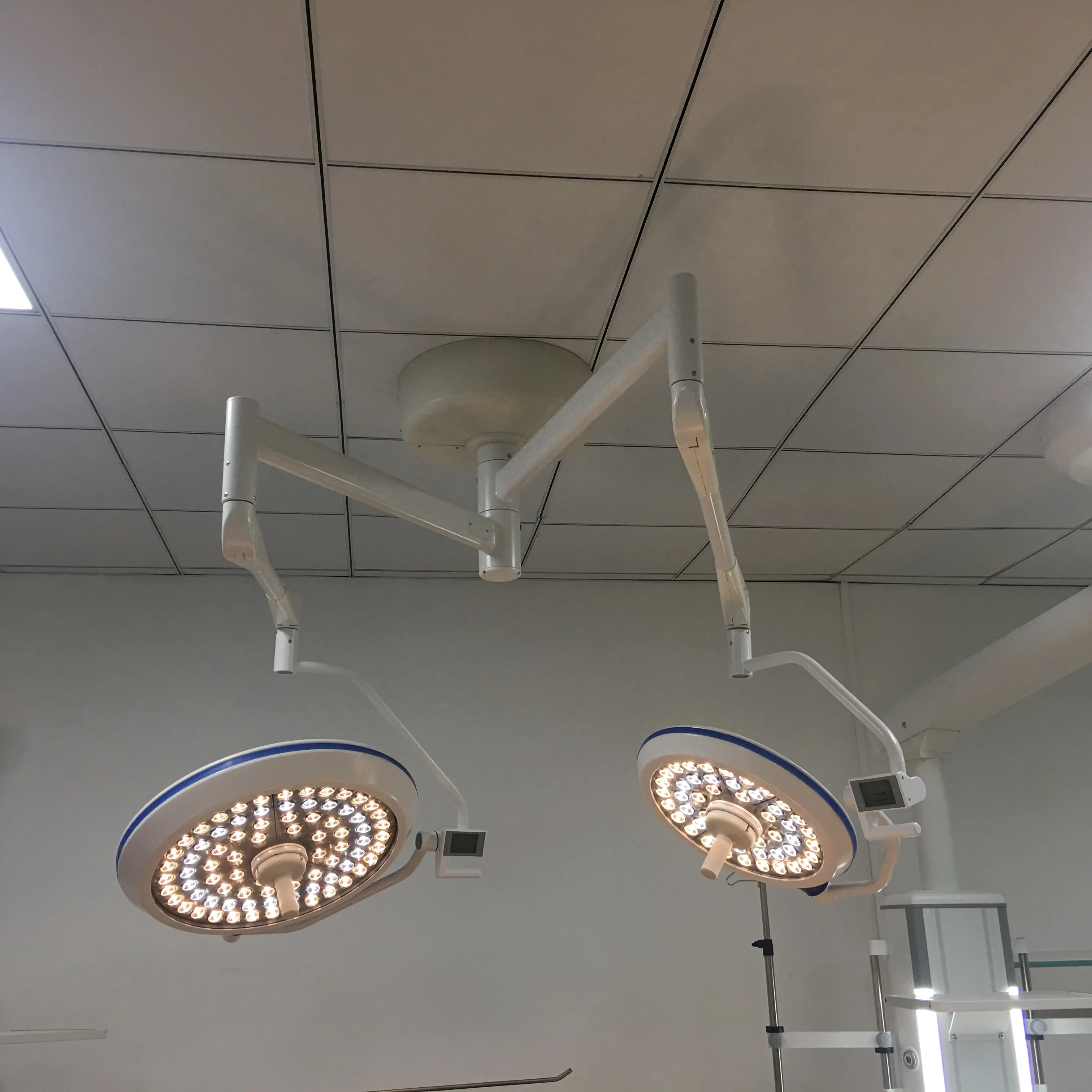 מחירים טיפול נמרץ רפואי מרפאת כירורגית תקרת סוללה בחינה Led הלוגן מנורת שיניים, OT פעולה צללים יצרן אור
