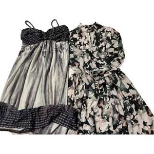 ชุดเดรสสำหรับสตรีแบบใช้ในมาเลเซียชุดเดรสแบบต่างๆเหมาะกับกลุ่มอายุที่แตกต่างกัน - Product Image 1