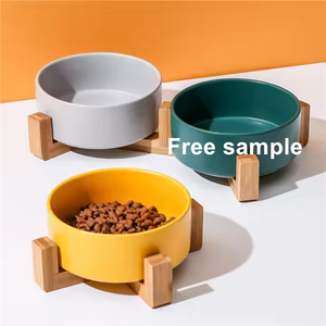 Set mangkuk air makanan anjing angkat kualitas 2025 keramik anak anjing dengan dudukan kayu bergaya putih antiselip kustom kartun - Product Image 1