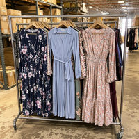 Nouvelles robes et hauts pour femmes en gros – Lots en stock à prix abordable pour les déstockages et les vendeurs en ligne