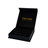 Boîte cadeau de luxe en carton noir imperméable avec revêtement UV, gaufrage et doublure en éponge pour chocolats