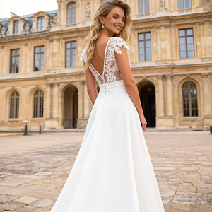 Robe de mariée en satin grande taille |   Robe de mariée cathédrale avec décolleté en V profond, sans manches et dentelle de luxe - Product Image 4