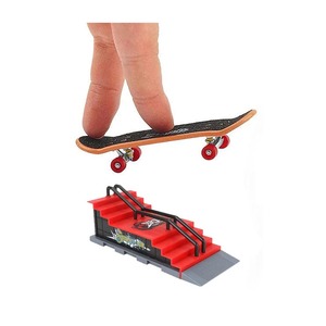 Ensemble complet de <span class=keywords><strong>mini</strong></span>-skateboard et accessoires de <span class=keywords><strong>rampe</strong></span> en plastique - Kit d'entraînement complet pour skatepark pour enfants - Product Image 2