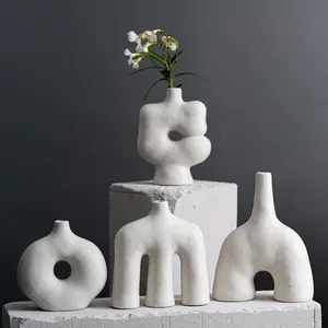新しい特殊形状のトーテム花瓶カオリン平焼き装飾品北欧スタイル屋内高温セラミック装飾