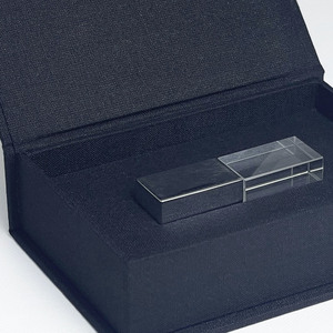 Caja Rígida para Fotos de Lino Ecológico Premium, Empaque USB Personalizado, Caja Negra con Logotipo, Estampado en Relieve Hecho a Mano, Papel Magnético - Product Image 3