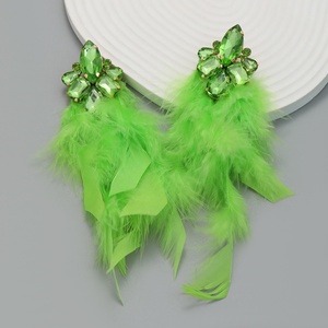 Pendiente de pluma de pavo de diseño simple <span class=keywords><strong>funky</strong></span> colorido de Venta barata con pendiente de diamantes de imitación para regalo de mujeres y niñas - Product Image 3