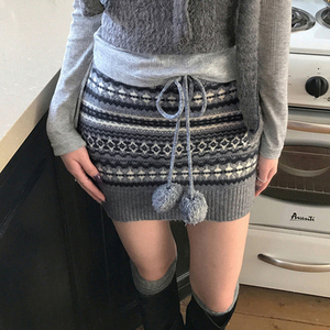 Minifalda de punto jacquard suave y transpirable con estampado floral dulce, viscosa/poliéster, ribete de pompón, silueta ajustada, natural - Product Image 3