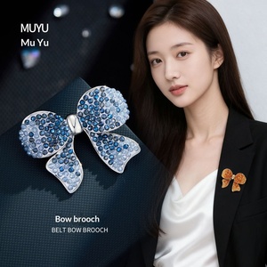 Broche simple et polyvalente en cristal dégradé avec nœud, <span class=keywords><strong>couleur</strong></span> <span class=keywords><strong>caramel</strong></span>, luxe léger, haut de gamme, en cuivre exquis et écologique - Product Image 2