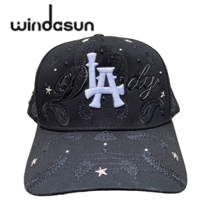 Gorra de béisbol auténtica coreana de forro polar rojo Lucifer en stock, de algodón y gamuza, con logo de parche, bordado, 5 paneles y pedrería. - Product Image 6