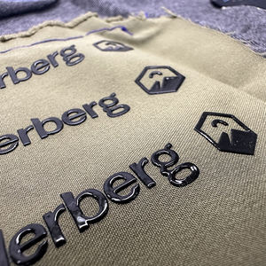 Etiqueta de Alta Calidad Personalizada de PVC para Transferencia de Calor con Logotipo 3D de Silicona en Acabado Brillante, Mate o Reflectante, Material Reciclado - Product Image 1