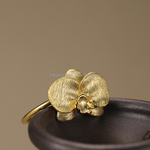 <span class=keywords><strong>Loto</strong></span> divertente <span class=keywords><strong>fiore</strong></span> fatto a mano Phalaenopsis Orchid elegante anello regolabile 925 argento Sterling 18k placcato oro gioielli da donna - Product Image 3