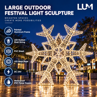 Schneeflocken-Lichtskulptur 2m Hoch mit LED-Beleuchtung und Lackiertem Aluminiumrahmen für Weihnachtsmotiv-Beleuchtung