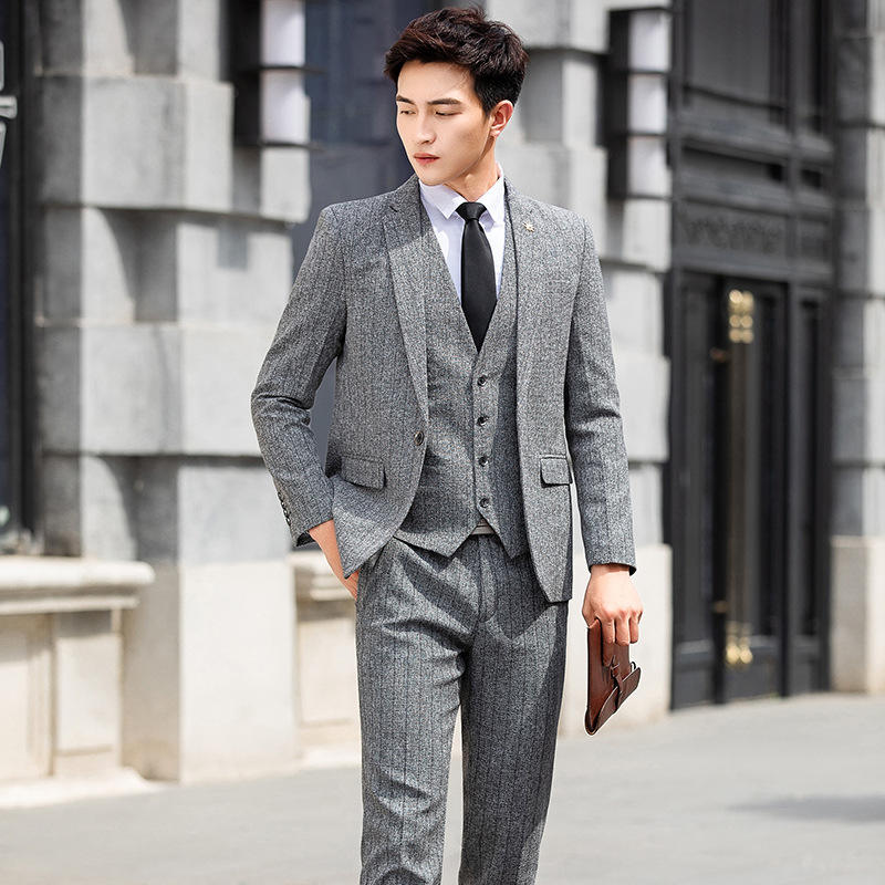 Costume de smoking de marié rayé gris à fines rayures