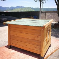 Maison pour chat d'extérieur en bois massif avec grand espace, pieds surélevés, porte avant et fenêtre latérale pour jardin, porche, patio et repos