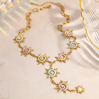 SUMMLY Collier Y Lariat Tendance avec Pendentif Soleil Spirale Émaillé, Plaqué Or 18K, en Acier Inoxydable, Breloques, Ras-de-cou pour Femme, Vacances à la Plage