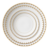 Elegantes platos de mesa con borde dorado, platos decorativos de boda de porcelana china con borde dorado.