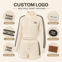 Conjunto Deportivo de Punto para Mujer, Sudadera con Cierre Completo y Cuello Alto, Pantalones Cortos, Logotipo Personalizado, Rayas en Contraste, Atuendo Casual de Verano