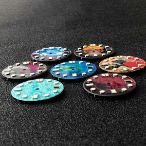 หน้าปัดนาฬิกาเคลือบแบบกำหนดเอง ขนาด 28.5 มม. อุปกรณ์เสริมนาฬิกา สีเขียวเรืองแสง ปรับแต่งโลโก้ได้ฟรี ใช้ได้กับกลไก NH35 - Product Image 2